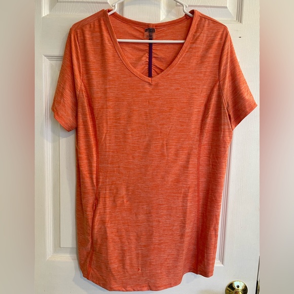 Deluth Trading Co. active tee, L.  Orange/apricot color, long tail style. - Picture 1 of 5
